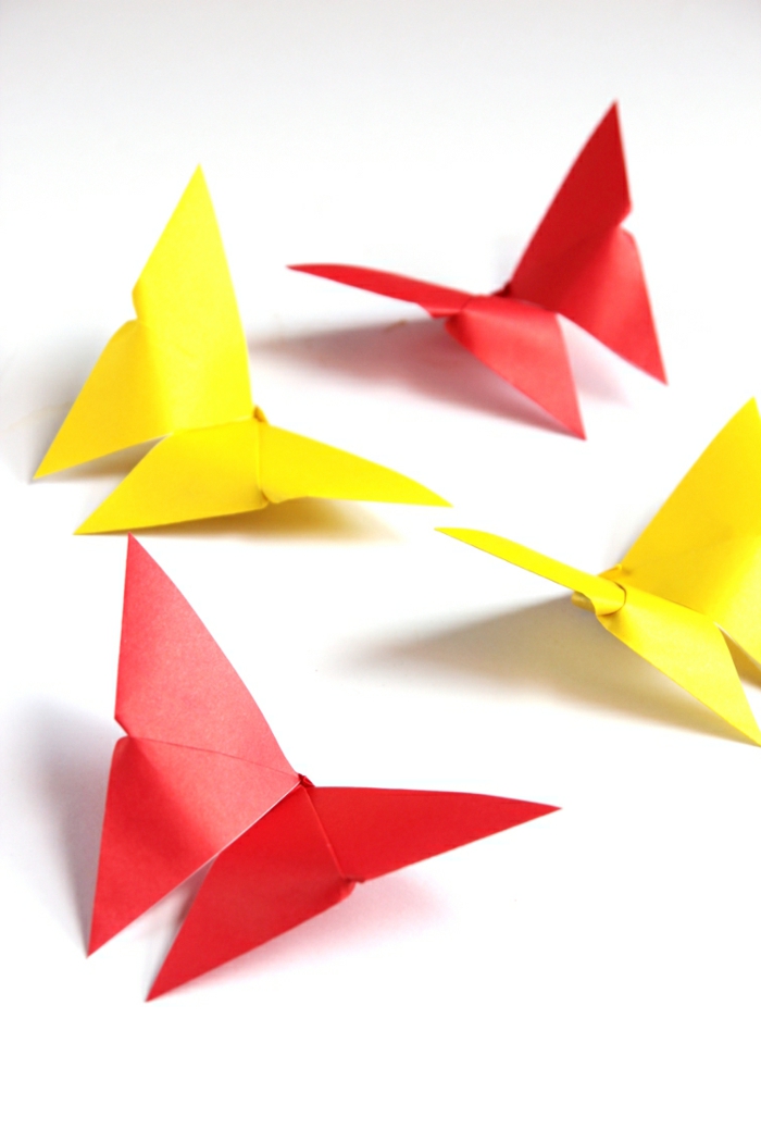 gelbe und rote Schmetterlinge, basteln mit papier falten, origami anleitung, Dekoration selbst machen