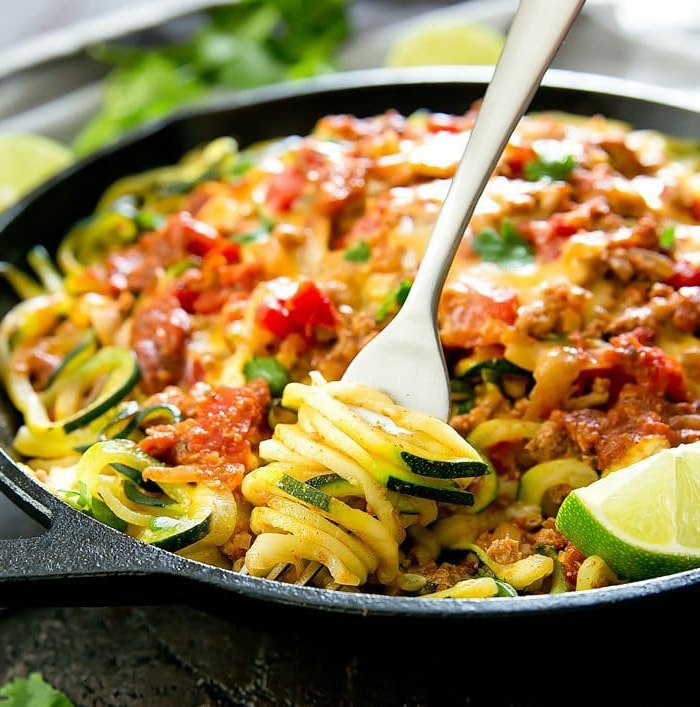 schnelle pasta mit zucchini, taco zudeln rezept, mittagessen ideen, low carb