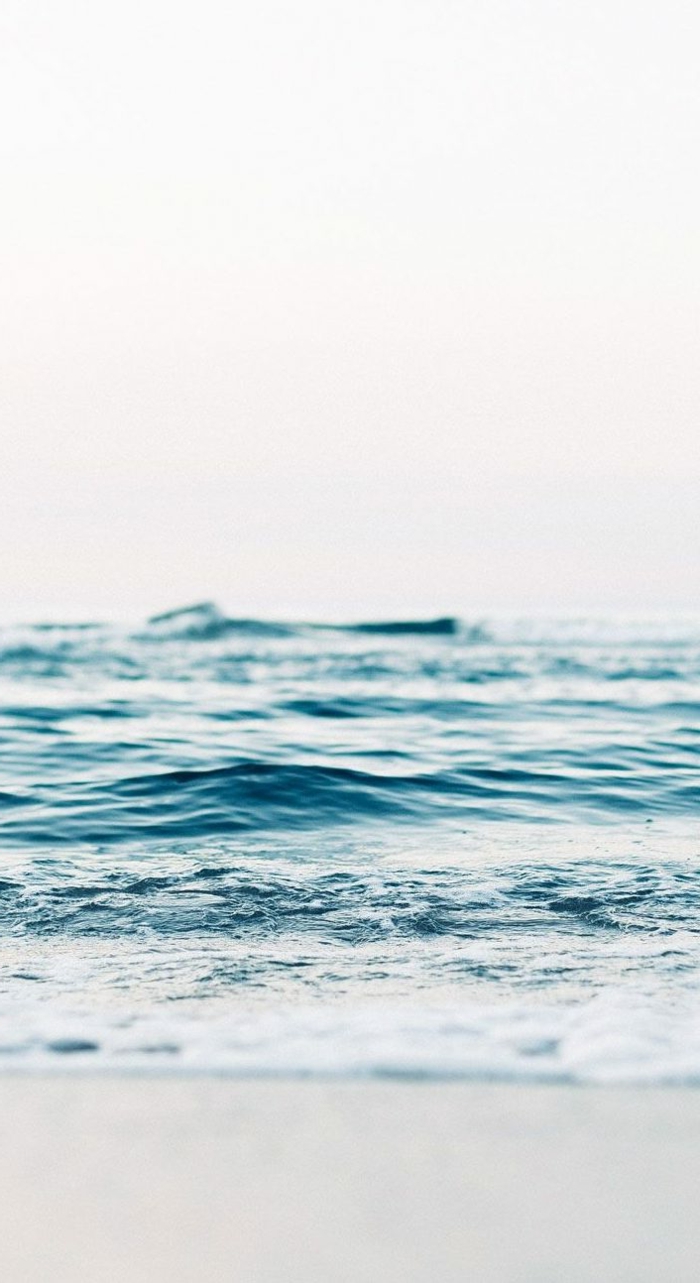 Nahaufnahme vom Meer mit kleinen Wellen, Aesthetic Wallpaper HD, Hintergrundbilder für Handys