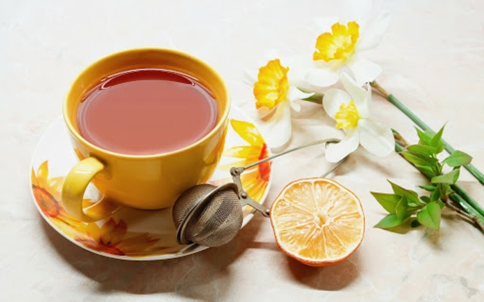 immunsystem aufbauen, gesunder tee mit zitrone und ingwer, getränk zur immunsystemstärkung
