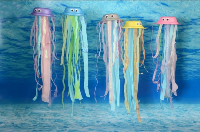 Unterwasserwelt basteln, Qualen basteln mit Pappteller und Krepppapier in bunten Farben