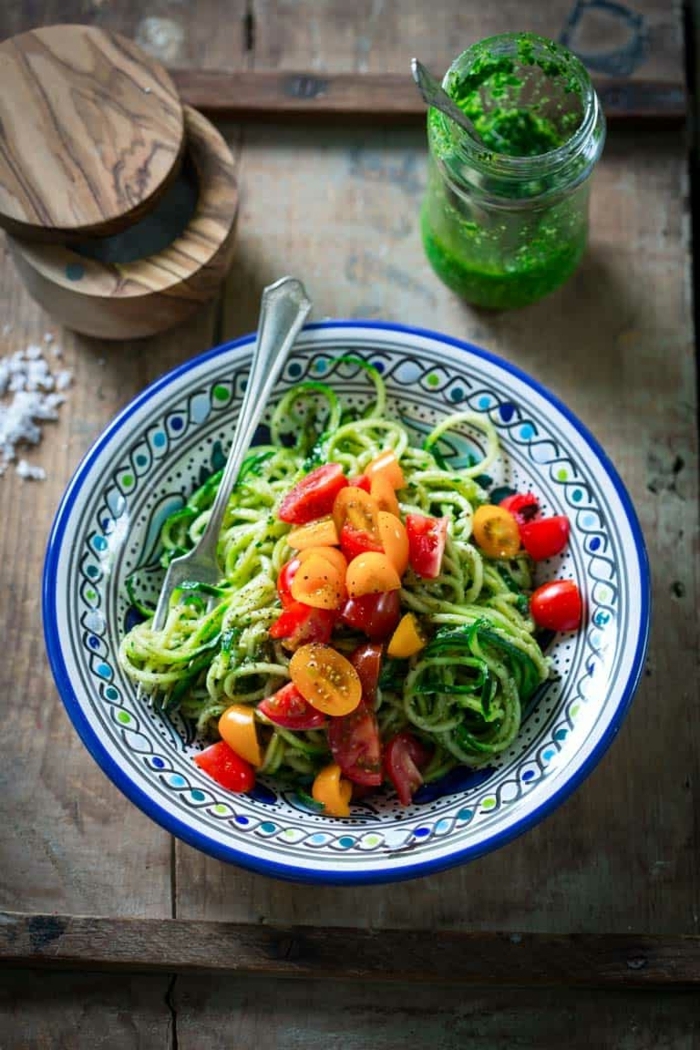 pasta mit zucchini und tomaten, schnelle rezeote zum abenhmen, zudeln