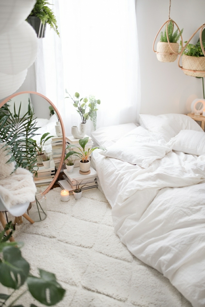 teenager zimmer mädchen, kleines schlafzimmer in weiß dekorierert mit vielen blumen