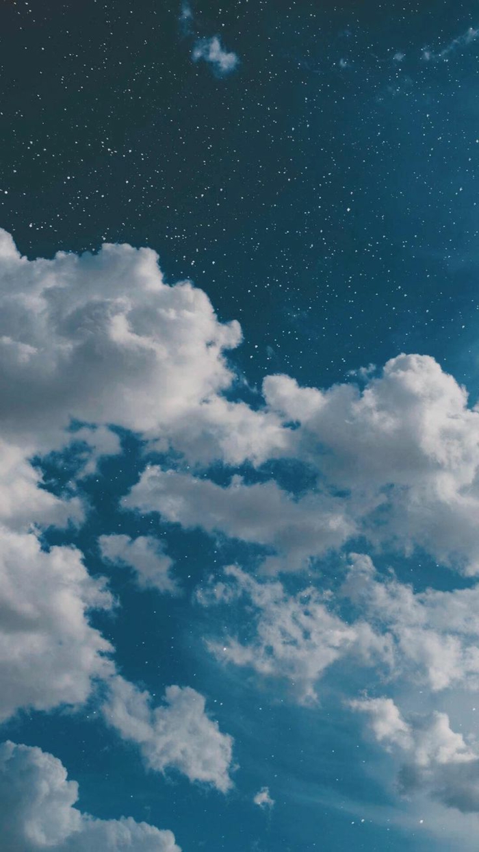 weiße Wolken, blauer Himmel mit vielen Sternen, aesthetic phone wallpapers, Bilder Handys Bildschirm