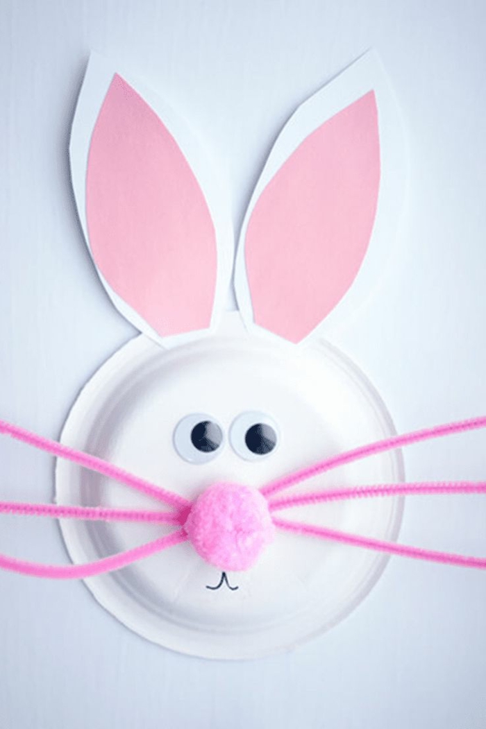 Tiere aus Papptellern basteln für Kinder, Hase mit pinker Nase und pinken Ohren, kreative Bastelideen