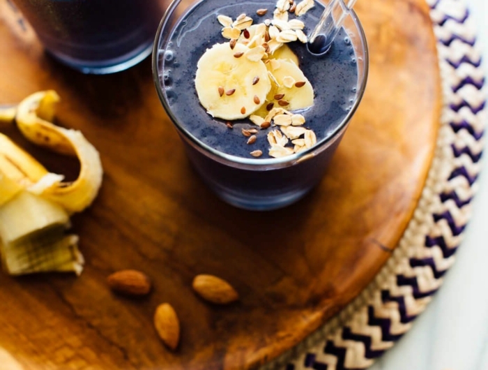 1 einfacher blauberrsmoothie blaubeere bananen vanille mandelmilch mandelbutter gesunde und ausgewogene ernährung smoothie zum abnehmen