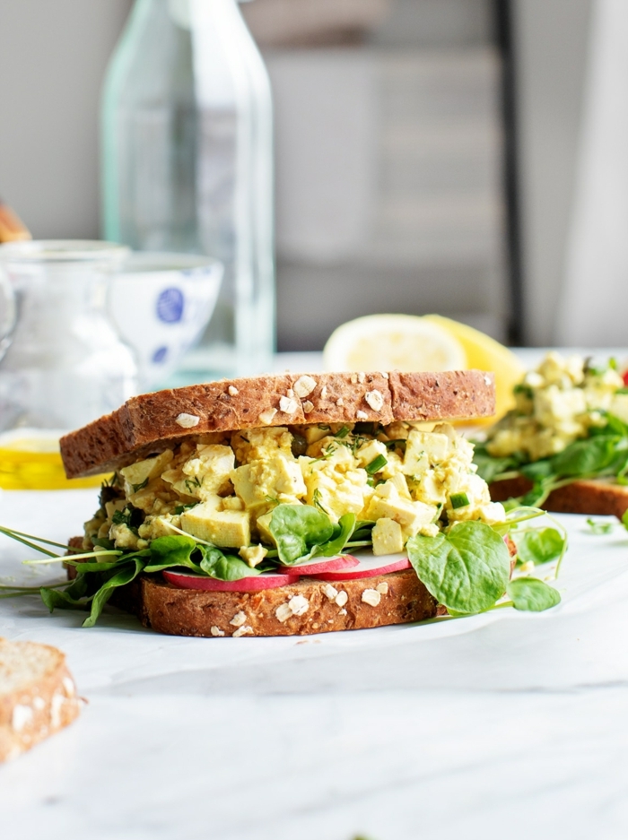 2 gesunde ernährung schwangerschaft sandwisch mit eier und avocado einfache zubereitung leckeres frühstück