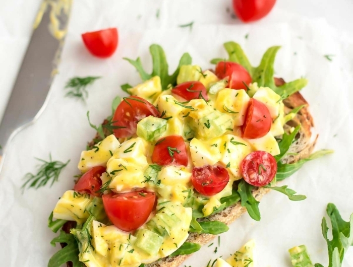 8 essen schwangerschaft frühstücksideen helahty toast mit eiern und cherry tomaten