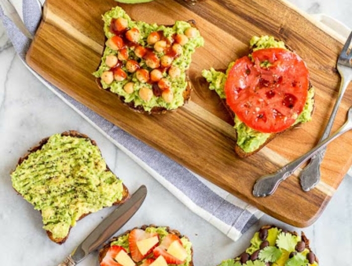 8 essen schwangerschaft sandwiches mit avocado und romaten healhty toasts