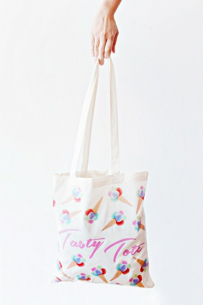 einfache tasche nähen anleitung handtasche aus weißem stoff dekoriert mit eiscremen