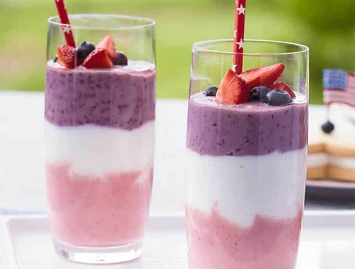 gesunde ernährung smoothie diät griechischer vanillejoghurt banane milch erdbeere blaubeere