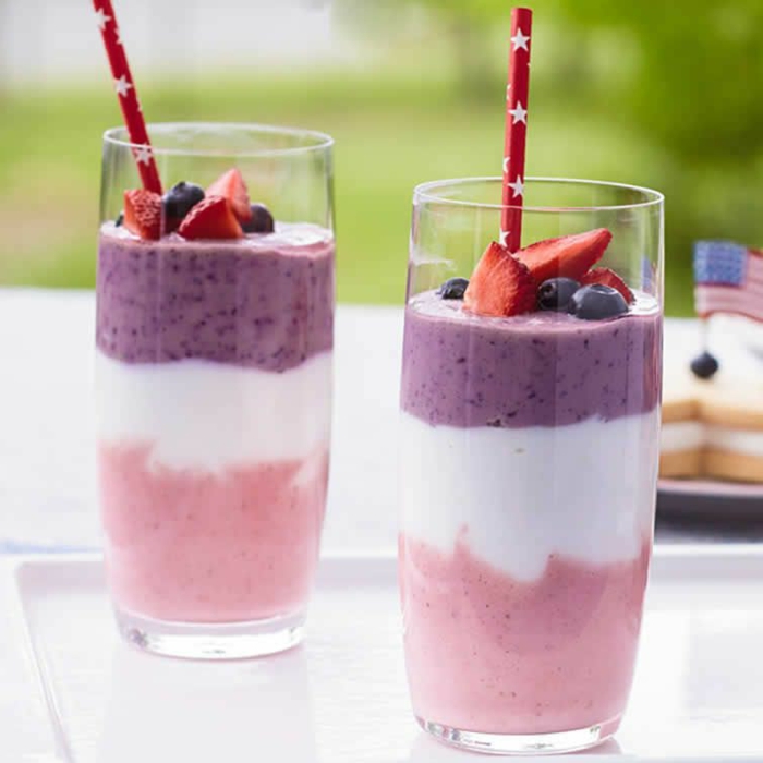 gesunde ernährung smoothie diät griechischer vanillejoghurt banane milch erdbeere blaubeere