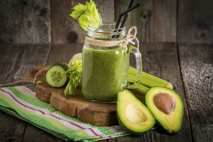 gesunde smoothies zum abnehmen grüner smoothies aus avocado sellerie und gurke