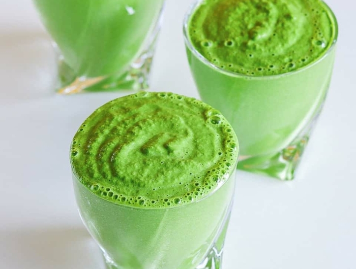 grüner smoothie rezept gesunde ernährung smoothie mit avocado spinat kokosnuss