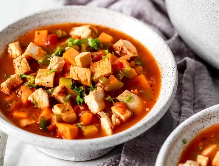 hühnergemüsesuppe rezept was ist paleo ernährung leckere suppe mit hänhen und gemüse gesunde ernährung