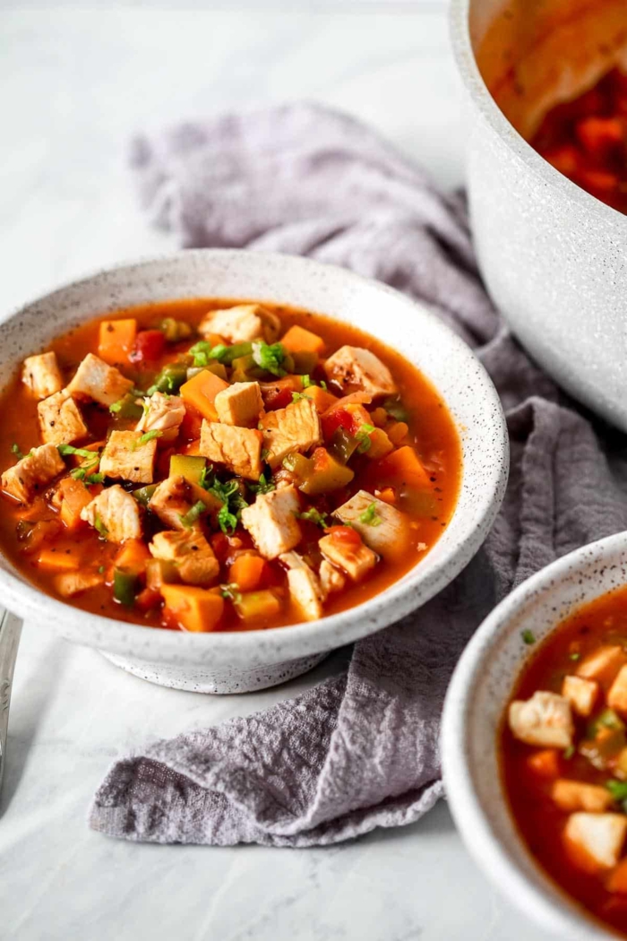 hühnergemüsesuppe rezept was ist paleo ernährung leckere suppe mit hänhen und gemüse gesunde ernährung