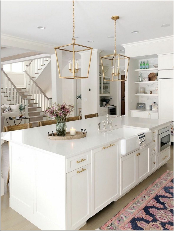 geometrische goldenen Lampen mit Kerzen, Inspiration für die Küchen Gestaltung, Ikea Kücheninsel mit weißen Schränken