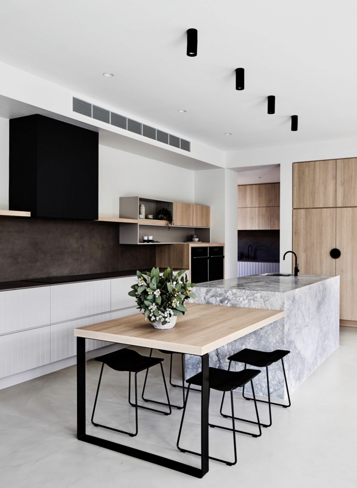 Küche mit Kochinsel mit integriertem Esstisch, schlichte und minimalistische Gestaltung in weiße und schwarze Farben