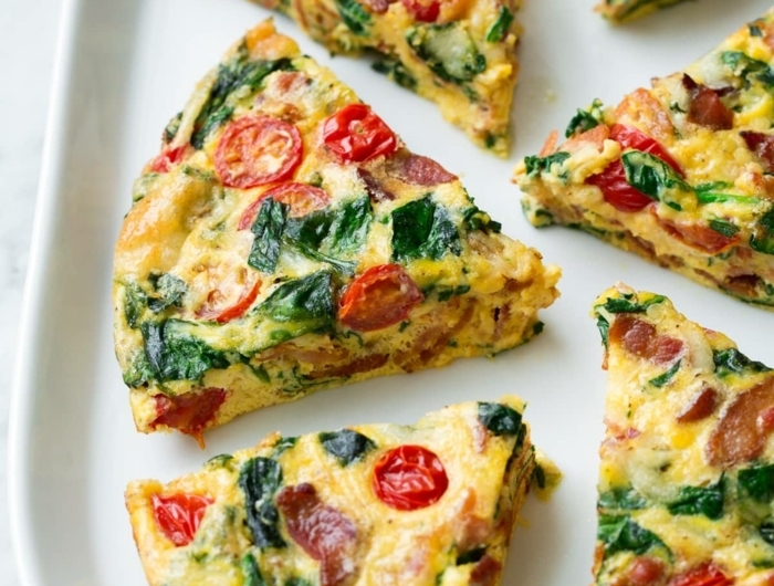 schwanger essen frühstücksideen omelette mit tomaten und spinat gesundes frühstück