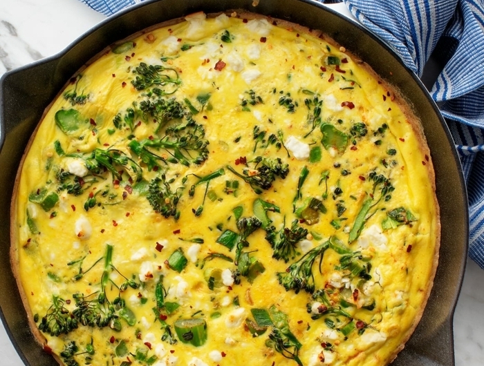 schwanger essen ideen helthy life gsunder frühstück omelette mit kröutern und ziegenkäse