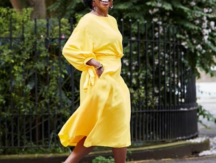 schönes gelbes kleid sommerkleider lang elegant mit ärmeln schlichte schuhe mit kleinem absatz