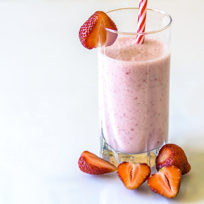 smoothie zum abnehmen erdbeeren proteine gemüse vanille mandelmilch erdnussbutter köstliche rezepte