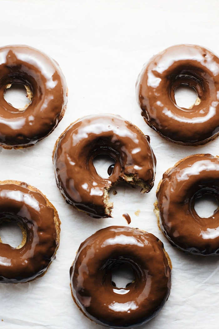 backen rezepte einfach bananenbrot gebackene donuts mit schokoladeglasur schritt für schritt anleitung