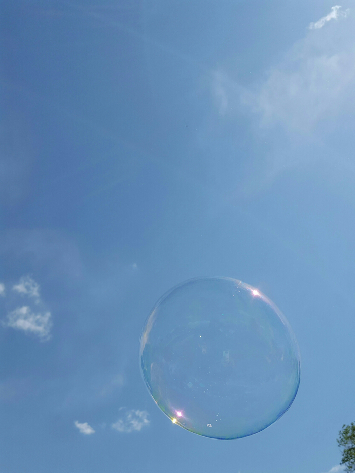 blauer himmel und wolken und eine große seifenblase seifenblsen selber machen diy anleitung stabile seifenblasen rezept ohne glycerin