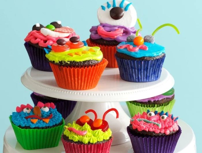 candy cupcakes kindergeburtstag verzieren für kinder bunte farben lustinge muffins backen für geburtstagsparty