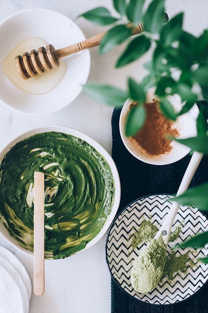 home spa ideen grüne haarmaske selber machen haarkur mit honig und spirulina zimt diy masken für haare rezept