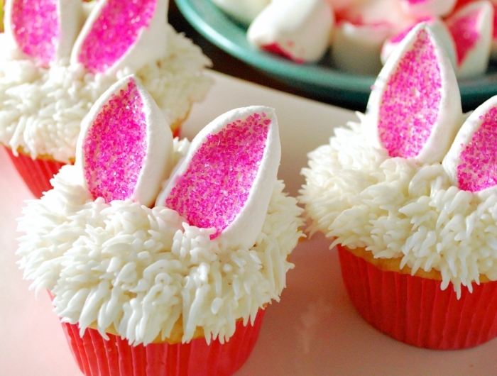 kinder muffins weiße hasen mit pinken ohren lustige muffins für kindergeburtstag backen originelle ideen