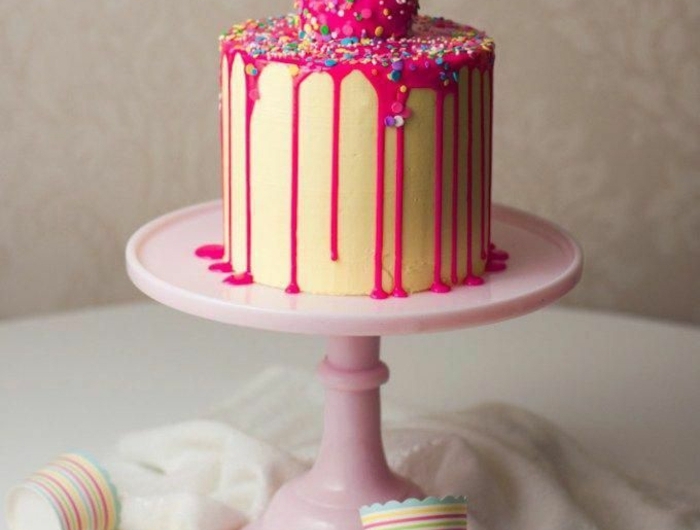 kinder torten selbstgemacht kreative ideen geburtstagskuchen mit einem pinken eis dekoration drip cake ideen