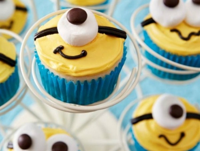 minions cupcakes gelb und blau muffins kindergarten kekse für kindergeburtstag originelle ideen zum backen
