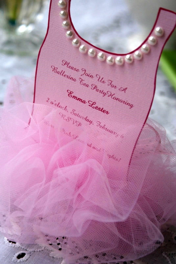 originelle kindergeburtstagskarten pinkes ballerina kleid mit weißen perlen geburtstasparty mädchen ideen