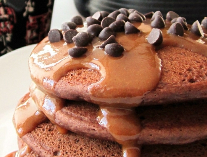 pfannkuchen selber machen schokoladenpfannkuchen rezept mit schokolade leckeres schokocirup schokoaldenchips