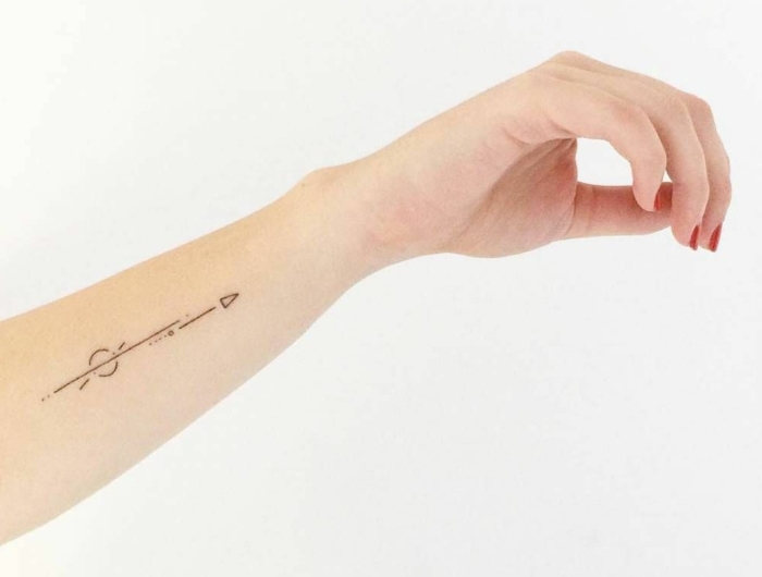 pfeil tattoo am arm kleine tattoos mit bedeutung handgelenk minimalistische designs tattoo