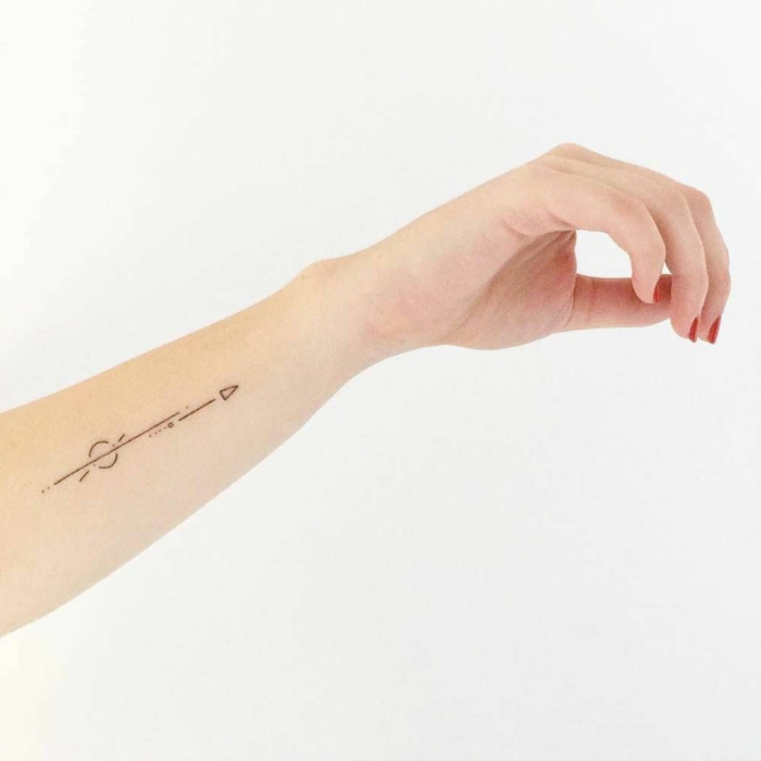 pfeil tattoo am arm kleine tattoos mit bedeutung handgelenk minimalistische designs tattoo