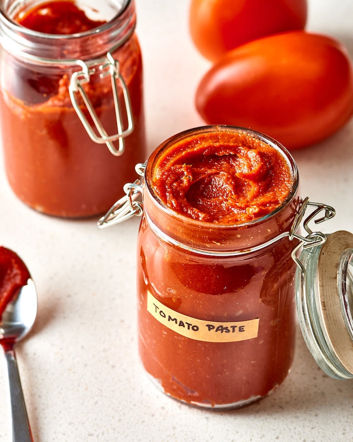 rezepte mit tomatensoße ein löffel und große rote tomaten tomato paste wie kann man tomaten einkochen rezepte mit tomaten