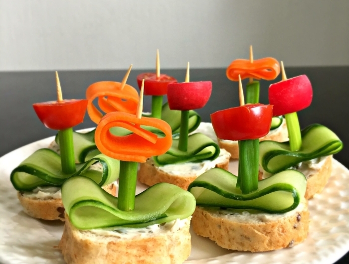 schnelle vegetarische rezepte für jeden tag partyessen party rezepte für gäste fingerfoos blumen aus gurken tomaten und karotten