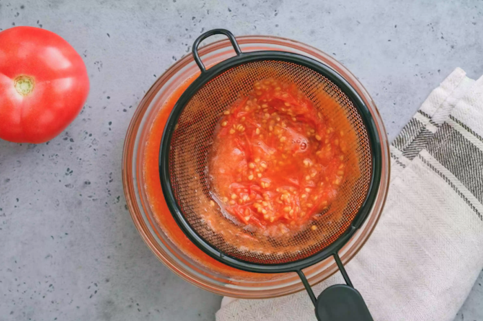 tomaten einkochen im backofen rezept eine schüssel mit einer roten eingekochtet tomatensoße