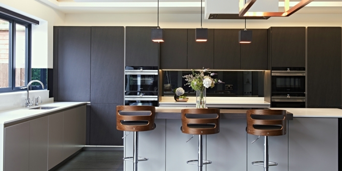wandfarbe trend 2020 kcuhengestaltung in weiß und schwarz küchenmöbel auswählen küche dekorieren
