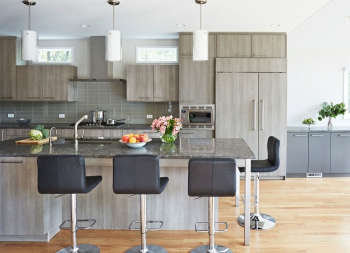wandfarbe trend 2020 küche dekorieren wohnung einrichten schränke aus holz große kücheninsel moderne möbel