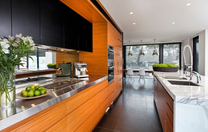 wandfarbe trend 2020 kücheneinrichtung in orange und schwarz kleine küche kpchendeko ideen designer möbel