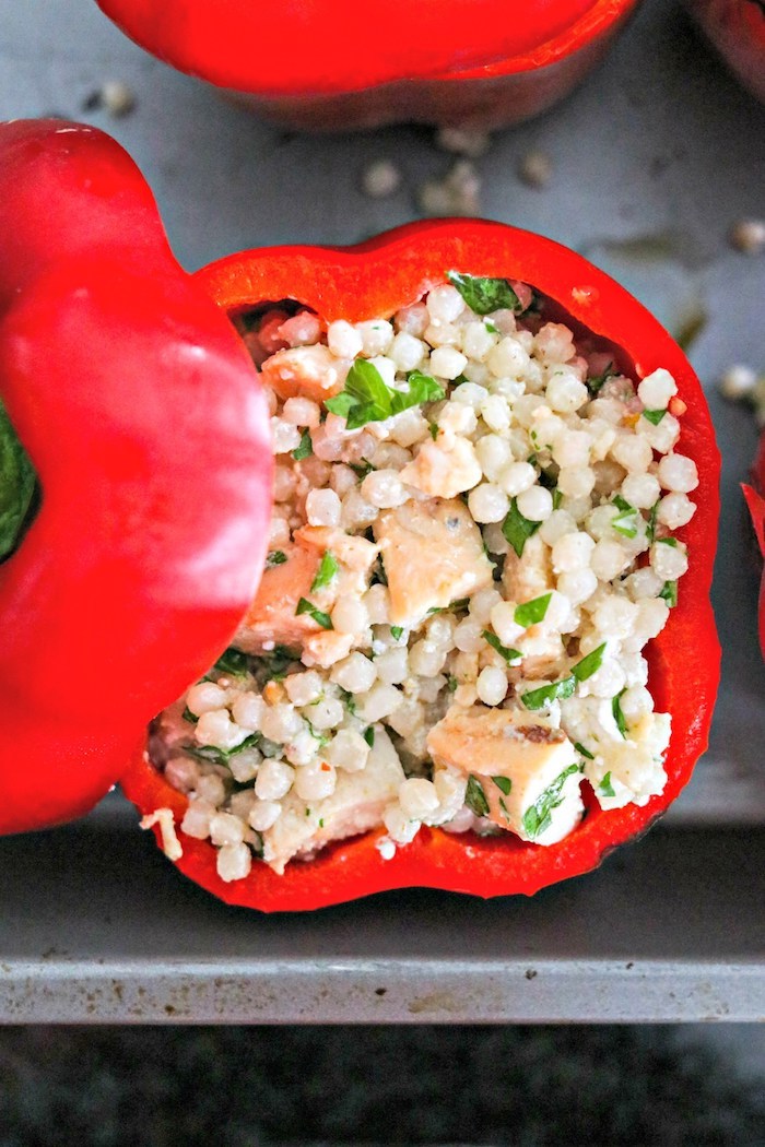 wie macht man gefüllte paprika ein rezept für gefüllte paprika mit couscous rote paprikaschoten