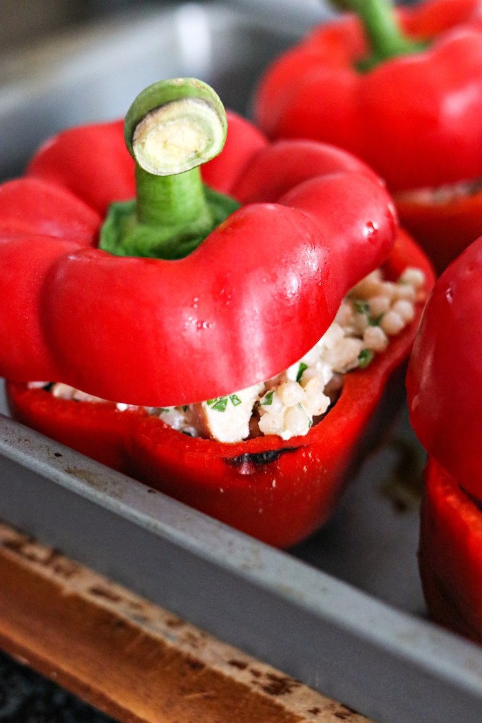 wie macht man gefüllte paprika große rote paprikaschoten mit couscous rezepte für gefüllte paprika