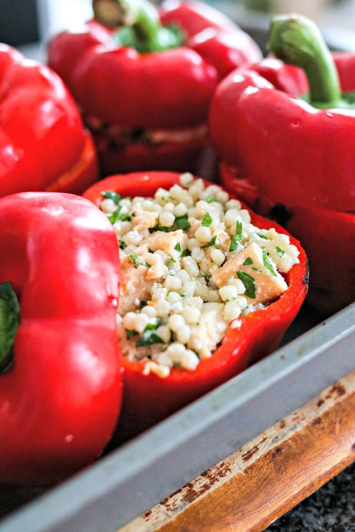 wie macht man gefüllte paprika rote paprikaschoten gefüllt mit couscous und petersilie