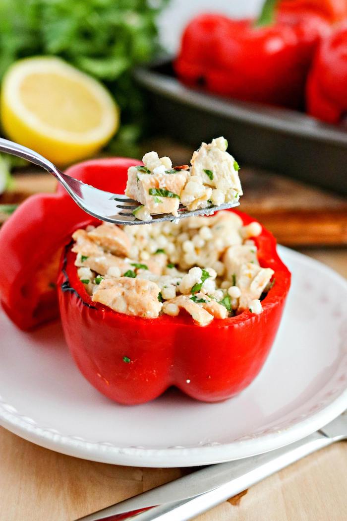 wie macht man gefüllte paprika zitrone ein teller mit roten paprikaschoten mit couscous rezepte