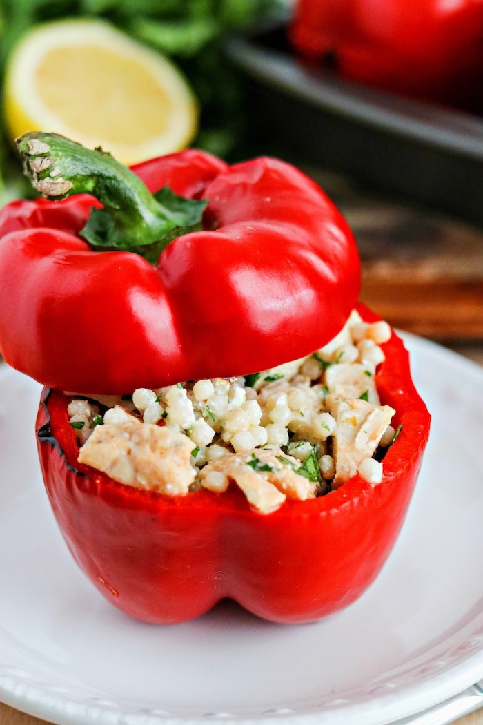 wie macht man gefüllte paprika zitrone rezept für rote paprikaschoten mit couscous und petersilie