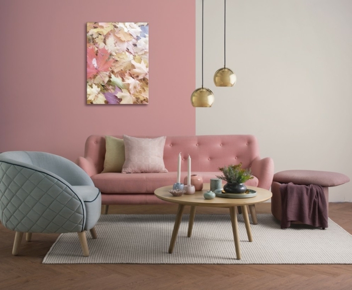 wohnzimmer streichen ideen zimmergesraltung in rosa und weiß grauer sessel feminine zimmergestaltung wandgestaltung mit farbe