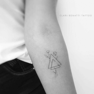 Bedeutung doppel dreieck tattoo Britney Spears